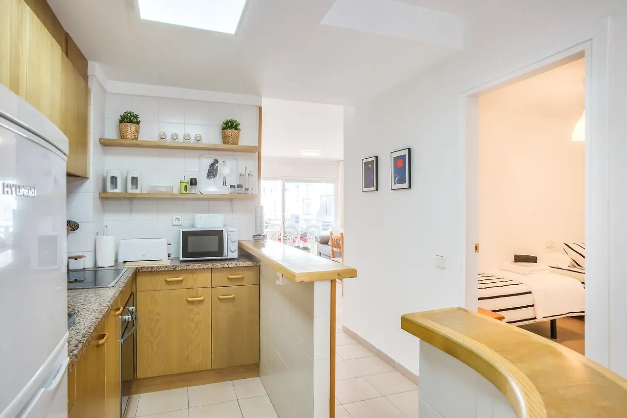 Lets Holidays White Apartment With Terrace, Ac & Parking, Near Beach Tossa de Mar