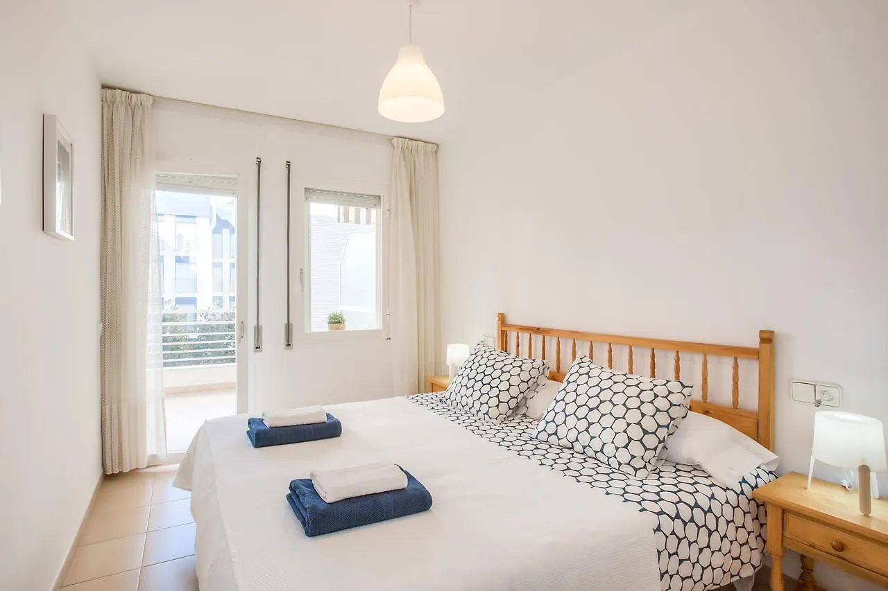 Lets Holidays White Apartment With Terrace, Ac & Parking, Near Beach Tossa de Mar