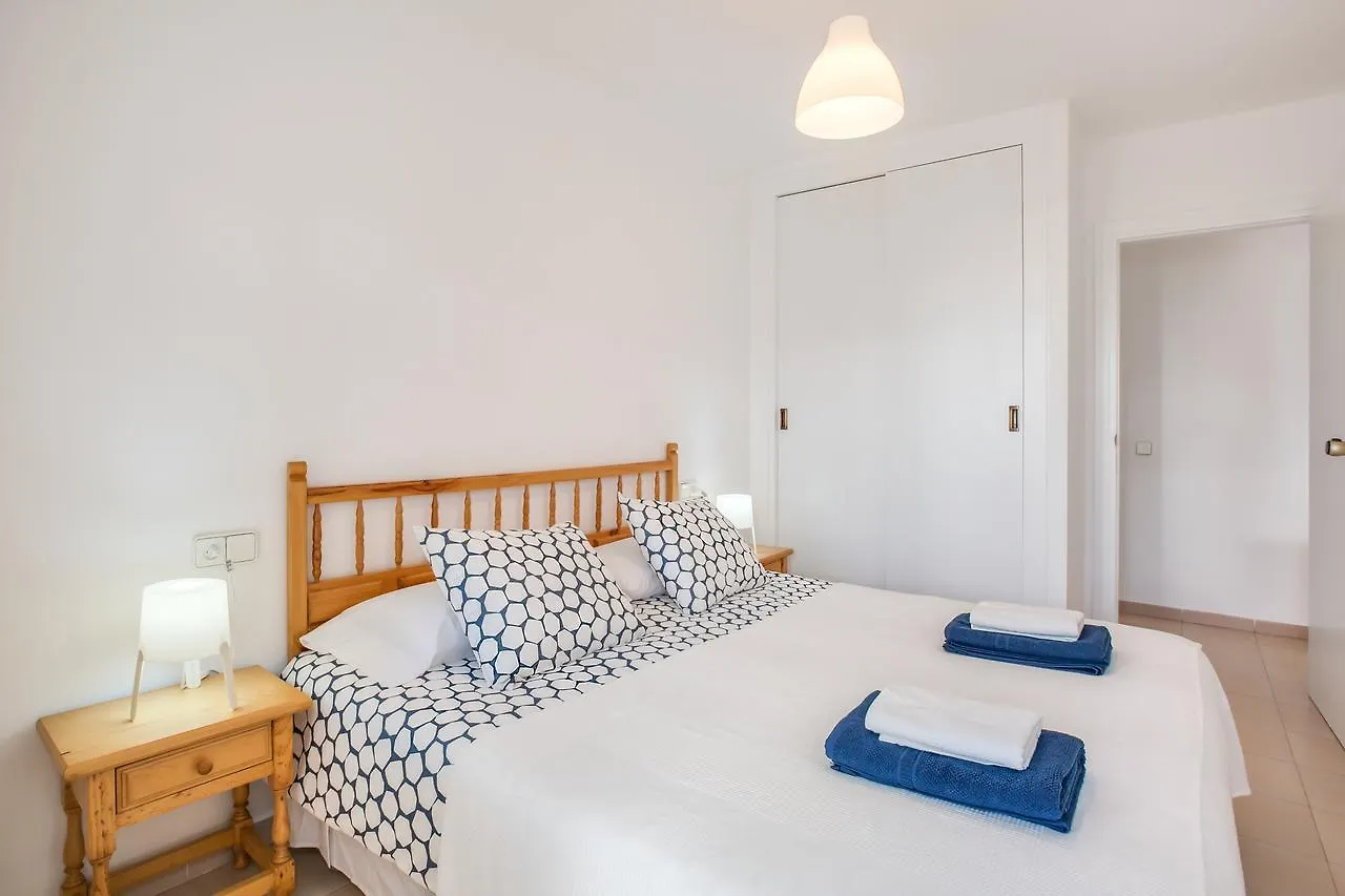 Lets Holidays White Apartment With Terrace, Ac & Parking, Near Beach Tossa de Mar